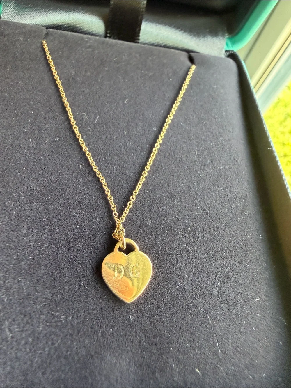 Tiffany & Co. 18k Gold Heart Pendant mini Necklace - Picture 3 of 4